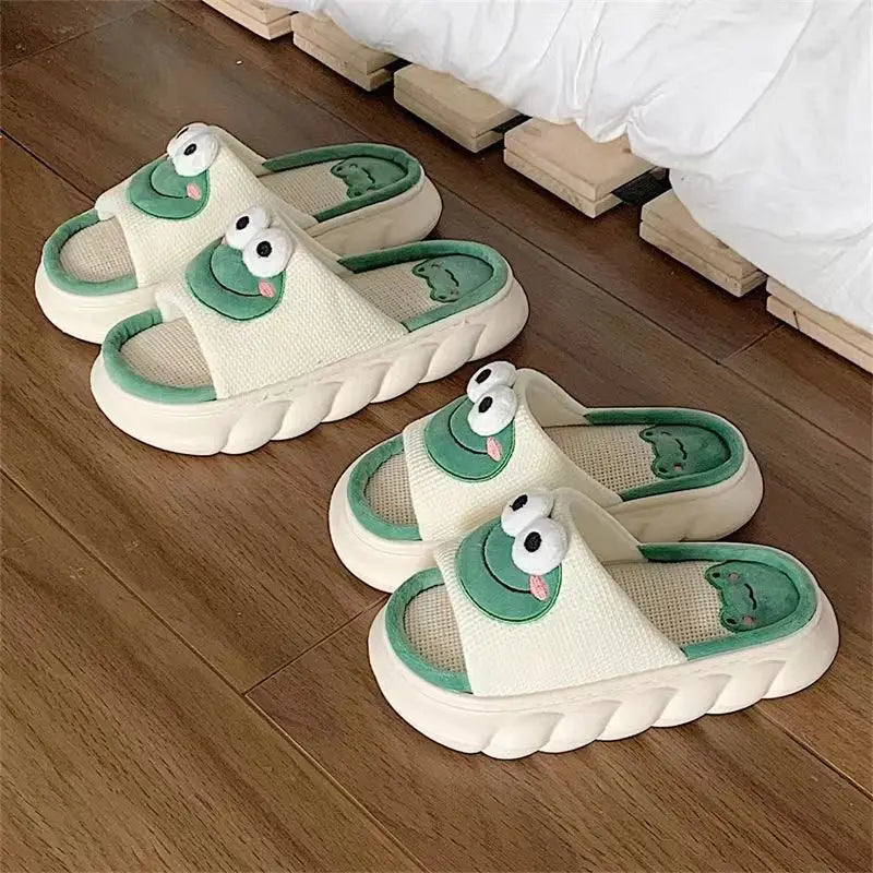 The LuxeMuse*Cartoon Frog Slippers