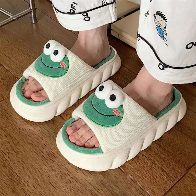 The LuxeMuse*Cartoon Frog Slippers